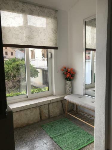Anika Apartment Komi?a