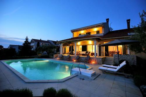 5* Seaview Villa Clara For 12+ Guests, Ko?ino
