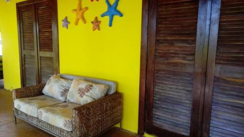 Casa Para�so Amarelo Com Vista Para O Farol E O Mar