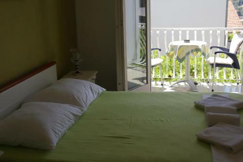 Hostal Tanya-apartments And Rooms