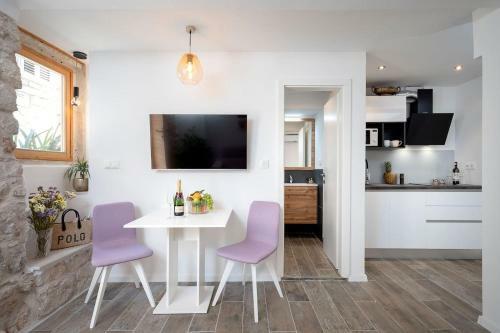 Apartment Cetto-historic Centre