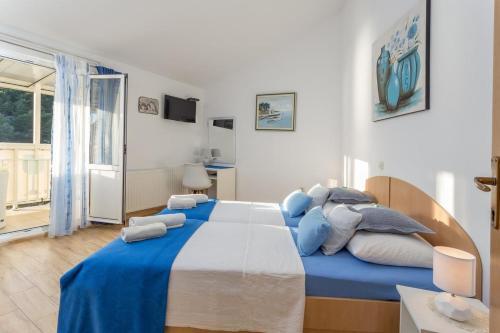 Apartments By The Sea Hvar - 10430