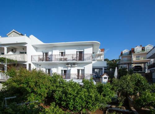 Apartments Ana II
