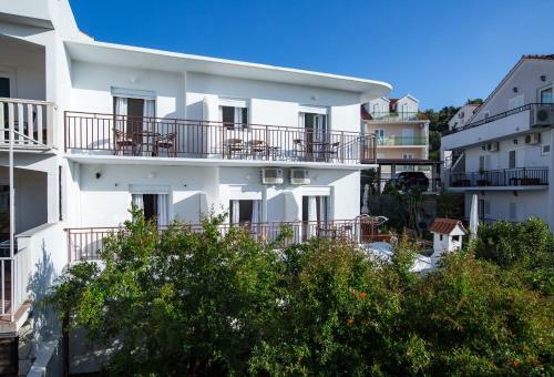 Apartments Ana II