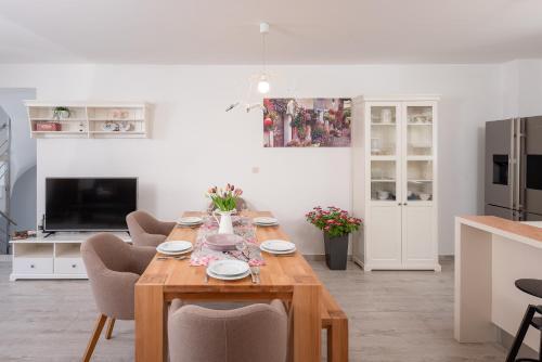 5 Bedrooms Holiday House With Sea View