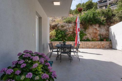 5 Bedrooms Holiday House With Sea View