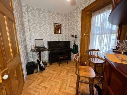 Nore View House