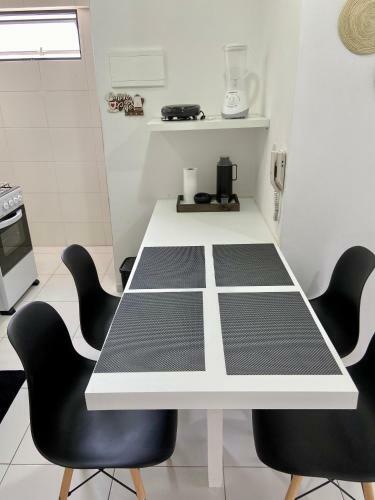 Apartamento Quarto/sala A Uma Quadra Da Praia, Com Vista Mar!