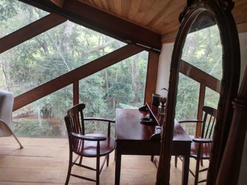 Chal� No Bosque E Cachoeirinha, Centro De Passa Quatro