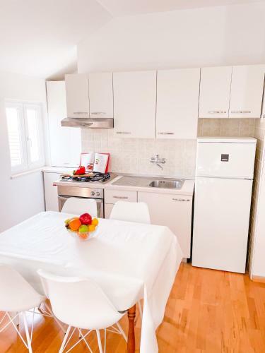Central Apartment Ira