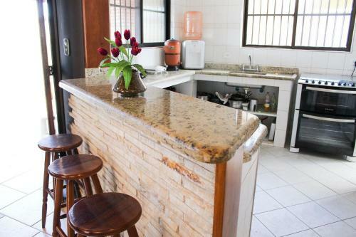 P002 - Casa Com 3 Dormit�rios Piscina E Churrasqueira