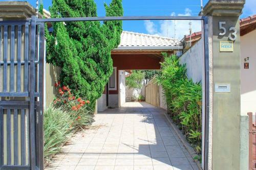 P002 - Casa Com 3 Dormit�rios Piscina E Churrasqueira