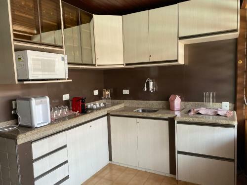 Casa Agrad�vel Com Piscina, A Poucos Passos Da Praia
