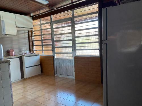 Casa Agrad�vel Com Piscina, A Poucos Passos Da Praia