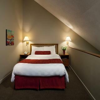 Hotel Whistler Village Inn & Suites
