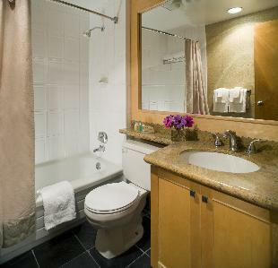 Hotel Whistler Village Inn & Suites