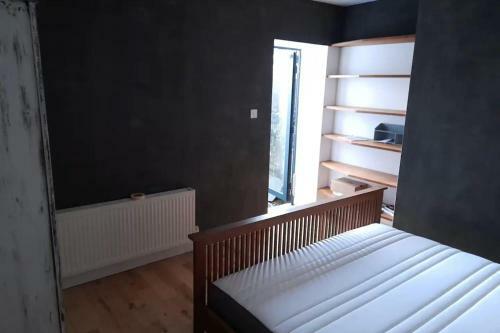 Modern 1 Bedroom Apartment In Trendy Portabello