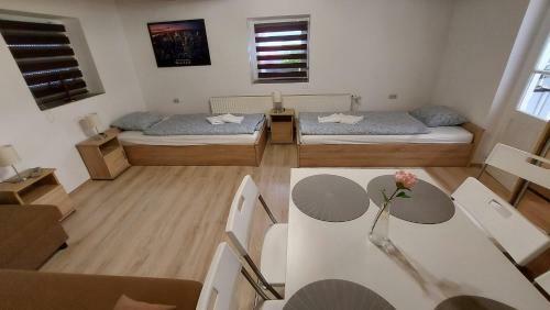 Gy�ngy Apartmanh�zak