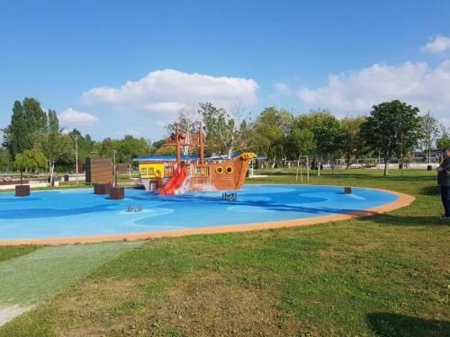 Zs�fi Apartman