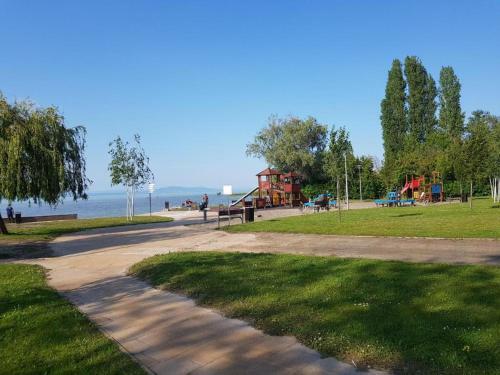 Zs�fi Apartman