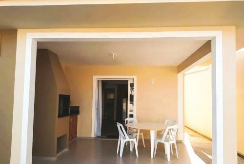 Casa Na Praia Em Sc Com Wi-fi E Churrasqueira