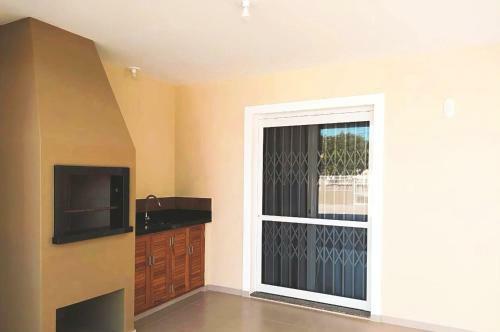 Casa Na Praia Em Sc Com Wi-fi E Churrasqueira