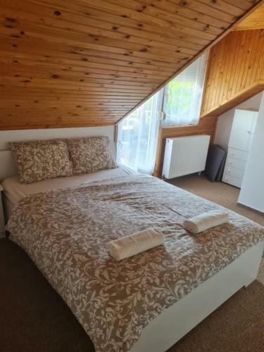 Tavir�zsa Apartman