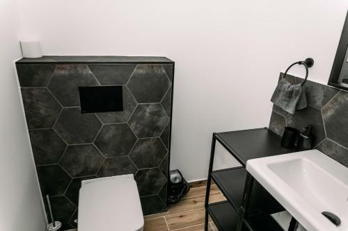 B15 - Wood&black Apartman