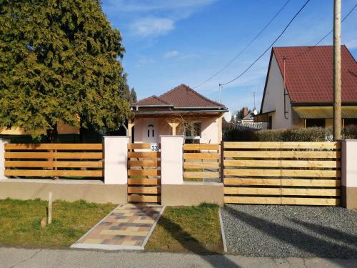 Pipacs Apartmanh�z