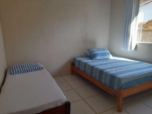 Casa de F�rias Amarela Em Prado