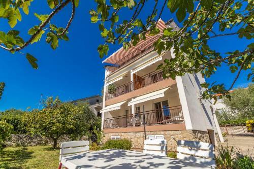 Apartments Antun