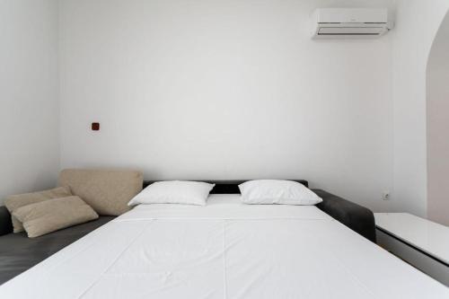 Apartments With A Parking Space Krk - 17897