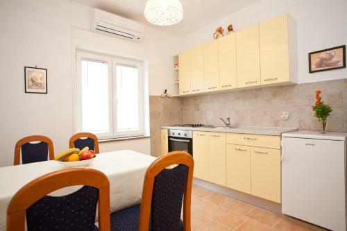 Apartment Karmela