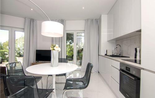Amazing Home In Krk With 8 Bedrooms