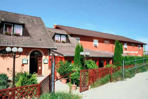 Hostal Vasmacska Panzi�