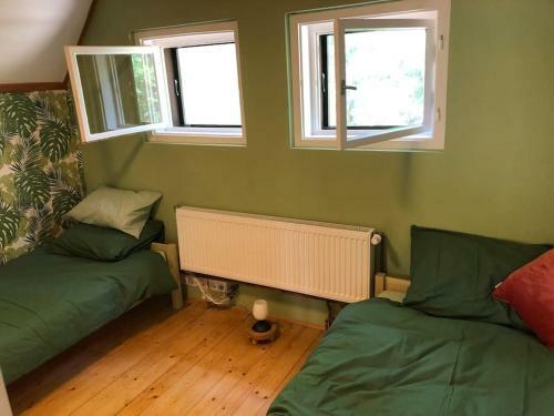 Modern Holiday Home In Holiday Park With Lake