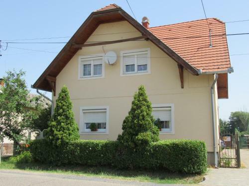 Gitta Apartman Lesenceistv�nd