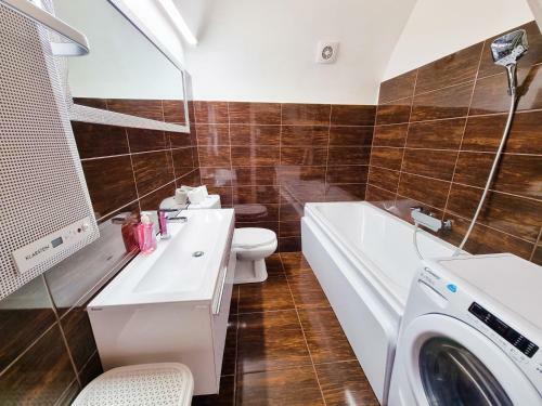 Koml� Apartman