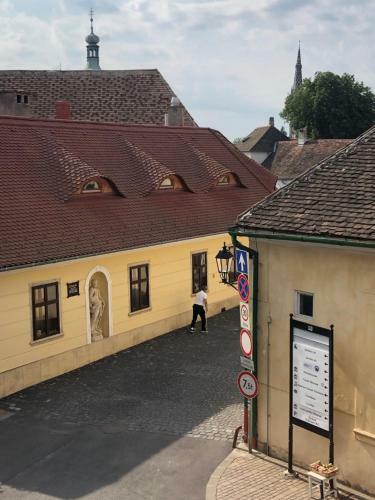 V�rk�r Apartman