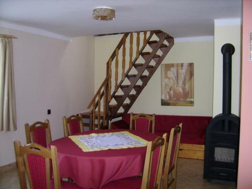 Gy�ngyi Vend�gh�z