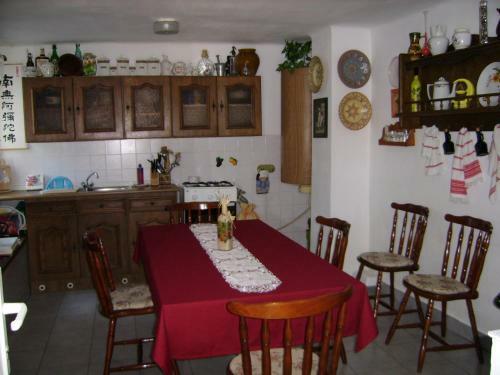 Gy�ngyi Vend�gh�z
