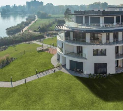 Balatonparti Vir�g Apartman