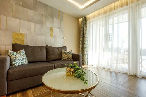 Royal Cafe Apartman