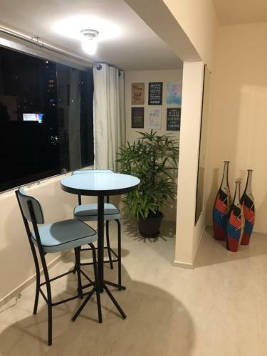 Lindo Apartamento Com Varanda � 150m - Praia de Boa Viagem