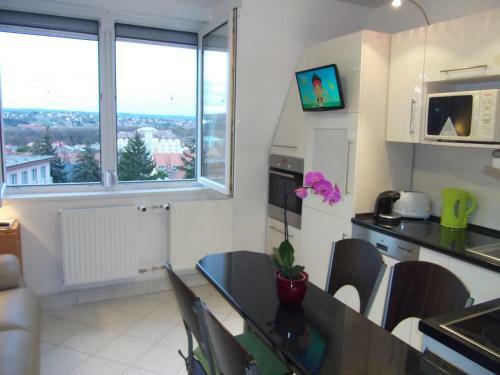 R�zsa Apartman