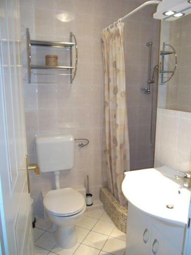 R�zsa Apartman