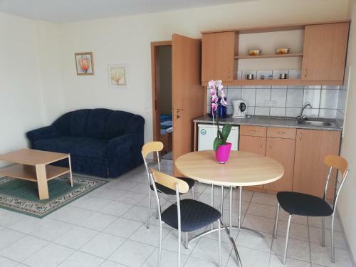 Lena Apartman