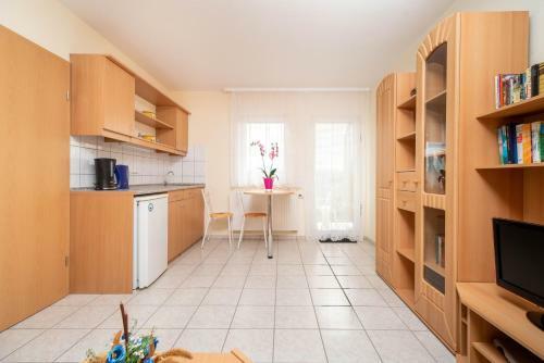 Lena Apartman