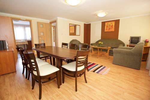 Zoli Apartmanok-br�dy 51-53