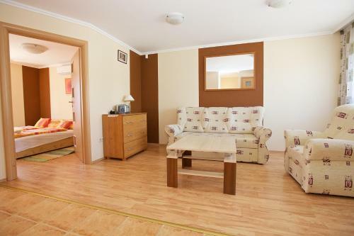 Zoli Apartmanok-br�dy 51-53